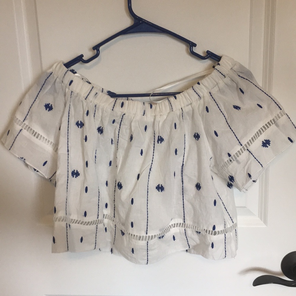 🌤Blue and white off the shoulder top🌤